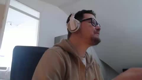 Snapshot of chillzonecam chatting on October 27, 2025, 11:58 am chillzonecam online show from October 27, 2025, 11:58 am