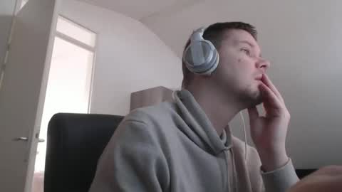 Snapshot of chillzonecam chatting on December 20, 2025, 11:50 am chillzonecam online show from December 20, 2025, 11:50 am