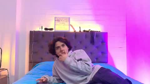 chlloe_fox online show from July 18, 2026, 1:37 pm
