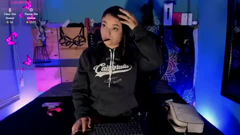 Chloeallennn  online show from May 28, 2026, 11:29 am