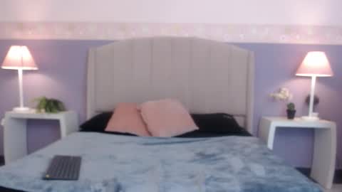 Chloe  online show from December 22, 2025, 11:40 am