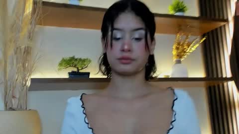 Snapshot of chloe5__ chatting on December 22, 2025, 1:19 pm C H L O E online show from December 22, 2025, 1:19 pm