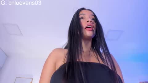 Chloe online show from November 21, 2025, 11:42 am