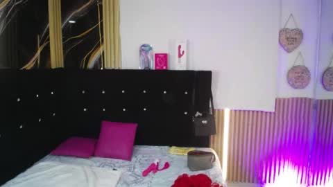 Chloe  online show from April 6, 2026, 1:01 pm