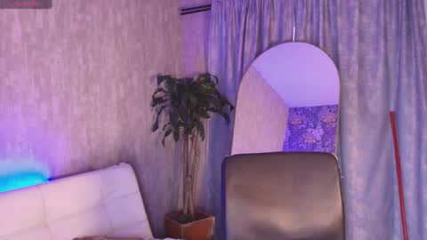 Chloe online show from May 28, 2026, 8:17 pm