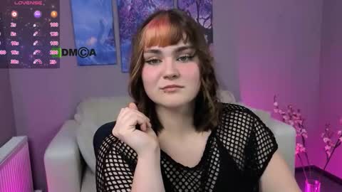 chloe_chery online show from November 9, 2025, 9:13 pm