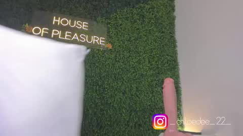 Chloe online show from September 22, 2025, 12:07 pm