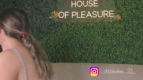 Chloe online show from October 6, 2025, 12:13 pm