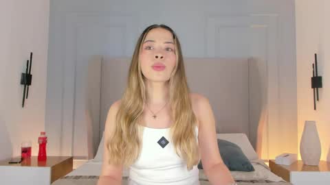 Chloe online show from May 3, 2026, 2:34 pm