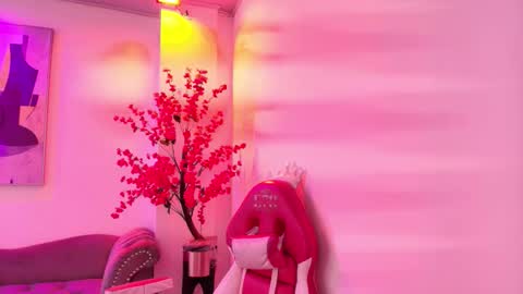 Chloe online show from March 15, 2026, 11:05 am