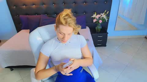 CHLOE online show from December 11, 2024, 8:39 pm