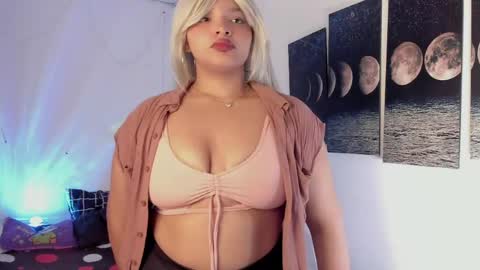 chloe_kisses online show from May 5, 2026, 11:29 am