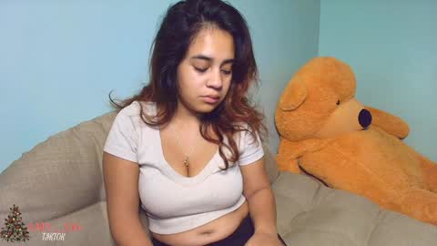 Snapshot of chloe_maia1 chatting on December 17, 2024, 3:06 am AMY online show from December 17, 2024, 3:06 am