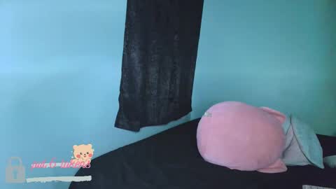 Snapshot of chloe_maia1 chatting on November 10, 2025, 1:04 am AMY online show from November 10, 2025, 1:04 am