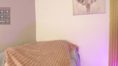 chloe_peach_ online show from April 17, 2026, 12:19 pm