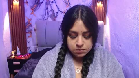 chloe_smith5 online show from December 5, 2025, 6:37 pm