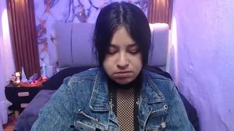 chloe_smith5 online show from December 22, 2025, 1:19 pm