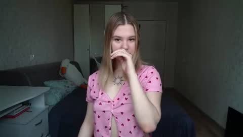 Snapshot of chloe_vance chatting on July 2, 2026, 5:02 am Chloe online show from July 2, 2026, 5:02 am