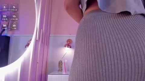 Snapshot of chloe_watson_ chatting on February 4, 2026, 6:14 pm online show from February 4, 2026, 6:14 pm