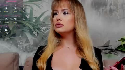 Chloee online show from November 21, 2025, 7:01 pm