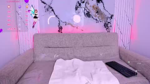 chloegils online show from October 6, 2025, 2:47 pm