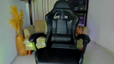 chloegils online show from October 29, 2025, 12:40 pm