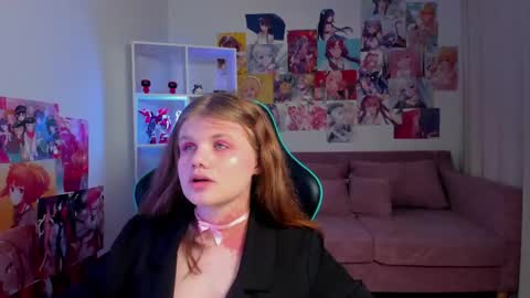 ChloeHalses online show from June 4, 2026, 4:13 pm