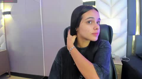  Chloe Harper  online show from April 12, 2026, 12:21 pm