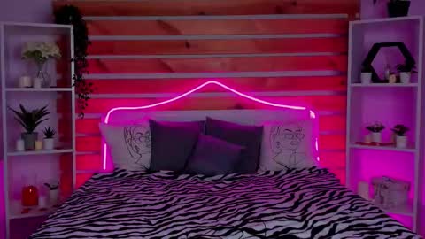 Chloe online show from December 4, 2025, 1:15 am