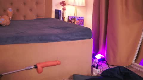 Snapshot of chloeobrilx chatting on December 20, 2025, 4:30 am Chlo online show from December 20, 2025, 4:30 am