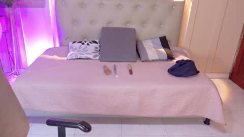 Chloe rosse online show from October 15, 2025, 1:17 am