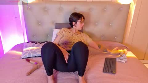 Chloe rosse online show from October 29, 2025, 1:41 am
