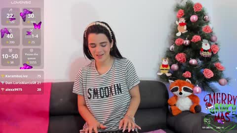Snapshot of chloesmithx__ chatting on December 15, 2024, 6:40 am Chloe online show from December 15, 2024, 6:40 am