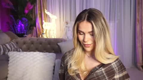 Snapshot of chloevelvetx chatting on December 3, 2025, 9:46 pm Chloe online show from December 3, 2025, 9:46 pm