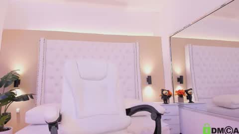 Snapshot of chlowe_taylor chatting on December 18, 2025, 4:18 am chlowe online show from December 18, 2025, 4:18 am