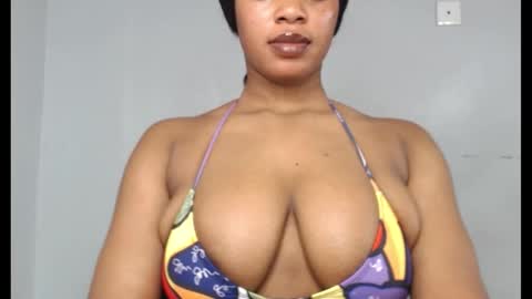 ESTHER online show from October 19, 2025, 7:42 am