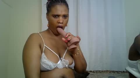 Snapshot of choco_violet chatting on February 10, 2025, 8:10 pm VIOLET online show from February 10, 2025, 8:10 pm