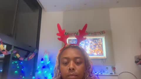 Snapshot of chocolatecakequeen chatting on December 18, 2024, 4:42 am ChocolateCakeQueen online show from December 18, 2024, 4:42 am