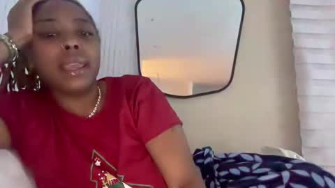 Snapshot of chocolatecakequeen chatting on December 22, 2024, 5:12 am ChocolateCakeQueen online show from December 22, 2024, 5:12 am
