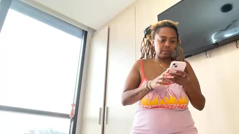 Snapshot of chocolatecakequeen chatting on February 13, 2025, 7:10 pm ChocolateCakeQueen online show from February 13, 2025, 7:10 pm