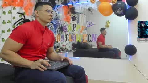 Snapshot of choreythaiylor chatting on October 12, 2025, 4:28 pm Chorey Thaylor online show from October 12, 2025, 4:28 pm