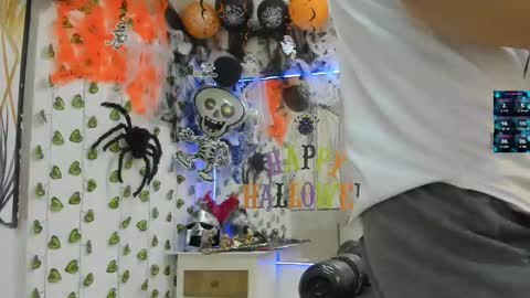 Snapshot of choreythaiylor chatting on October 15, 2025, 3:23 pm Chorey Thaylor online show from October 15, 2025, 3:23 pm