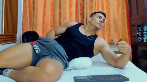 Snapshot of choreythaiylor chatting on December 3, 2025, 1:42 pm Chorey Thaylor online show from December 3, 2025, 1:42 pm