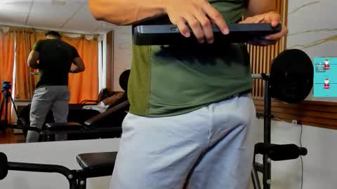 Snapshot of choreythaiylor chatting on December 17, 2025, 2:56 pm Chorey Thaylor online show from December 17, 2025, 2:56 pm