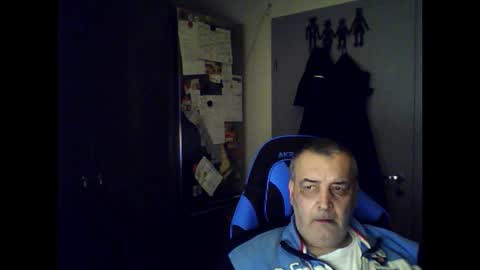 Snapshot of chris250268 chatting on December 21, 2025, 3:35 am Chris online show from December 21, 2025, 3:35 am