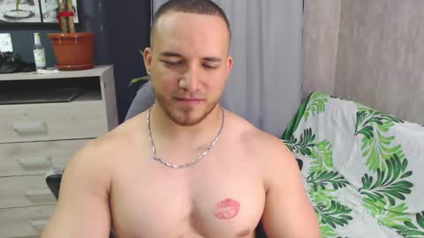 chris_huntter online show from February 7, 2025, 9:58 pm
