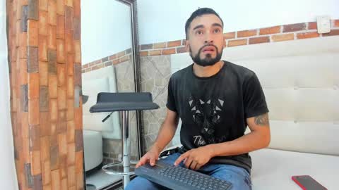 chris_kizz online show from December 30, 2024, 11:37 am