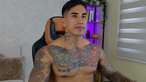 Snapshot of chris_reilly chatting on December 20, 2024, 8:55 pm chris reilly online show from December 20, 2024, 8:55 pm