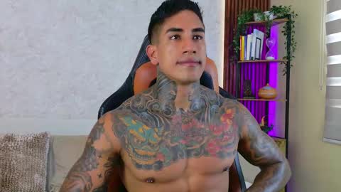 Snapshot of chris_reilly chatting on September 28, 2025, 2:44 pm chris reilly online show from September 28, 2025, 2:44 pm