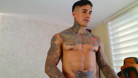 Snapshot of chris_reilly chatting on October 22, 2025, 7:46 pm chris reilly online show from October 22, 2025, 7:46 pm